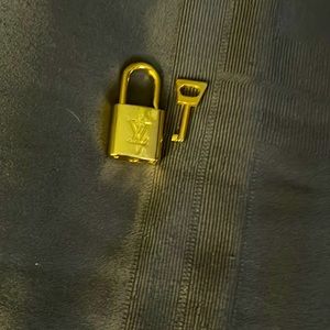 LV LOCK W/KEY